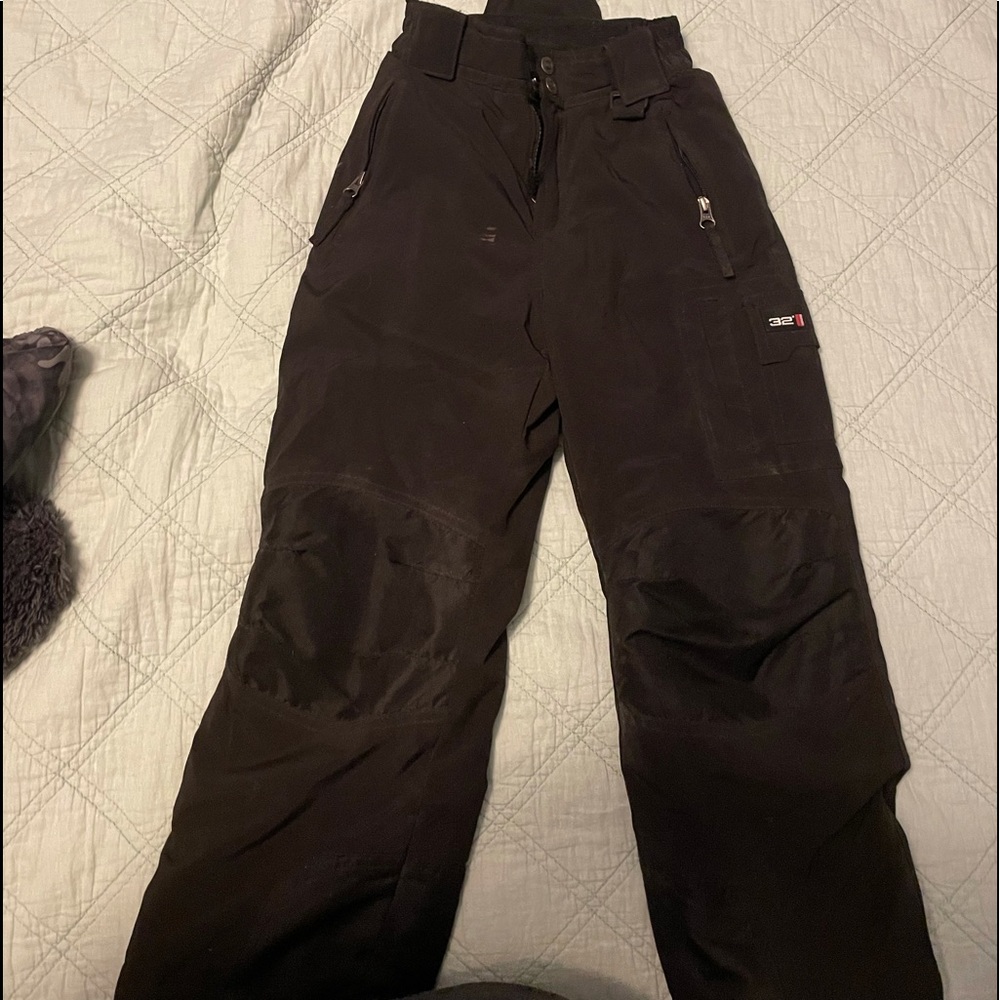 Boys XSmall (5-6) Bib style snow pants. 32 Degrees